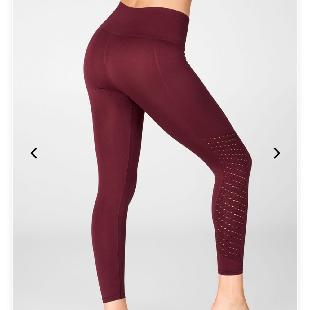 NWT Fabletics, High-waisted perforated, 7/8 length